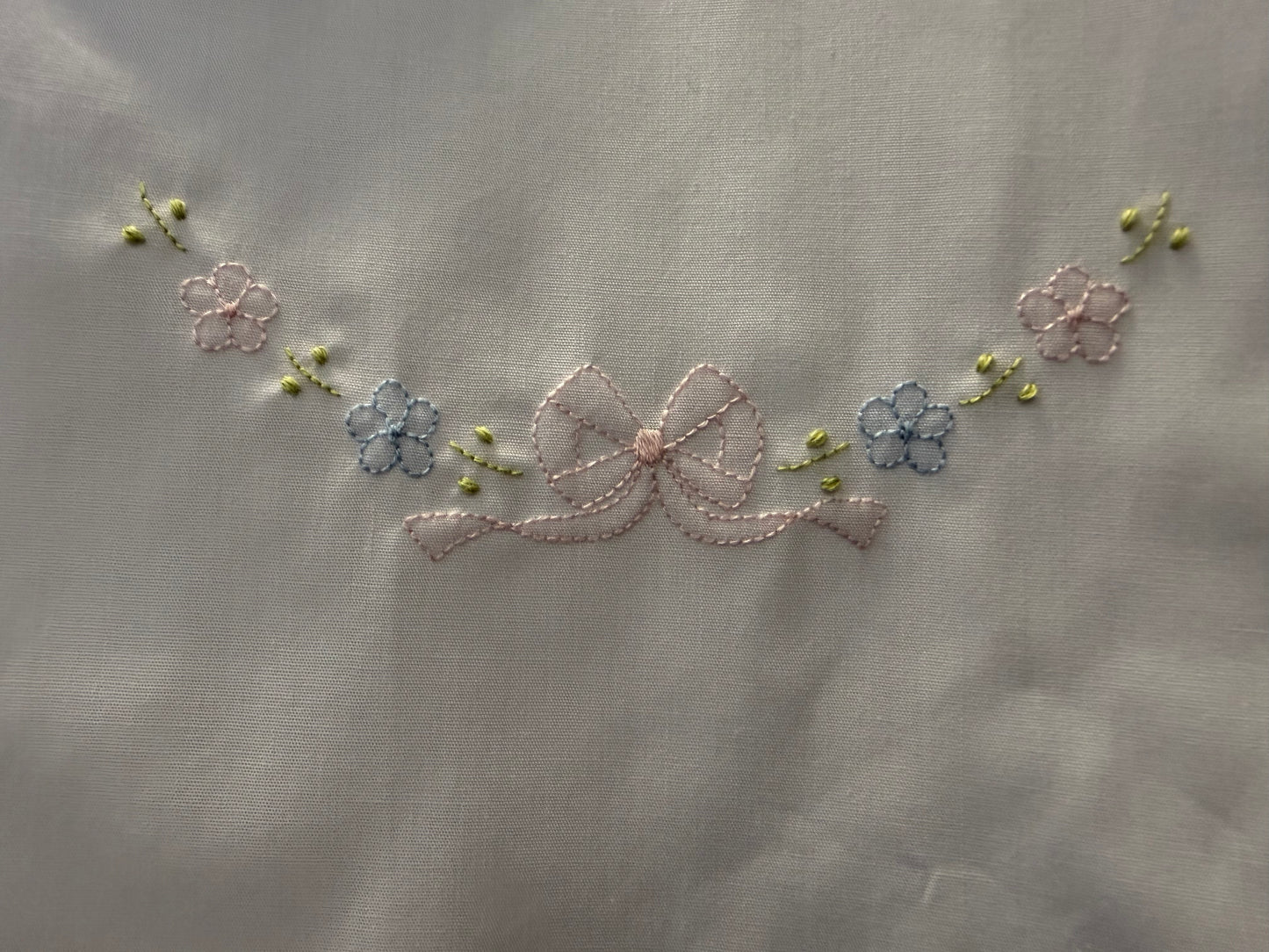 Day Gown White/Pink Tiny Bow