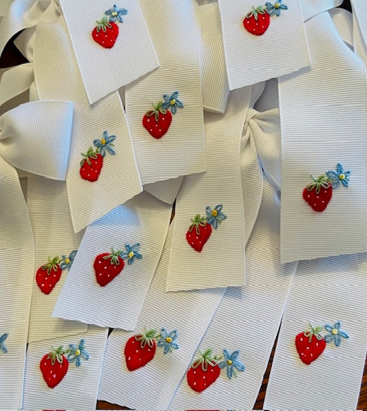 Strawberry Bow - White/Medium